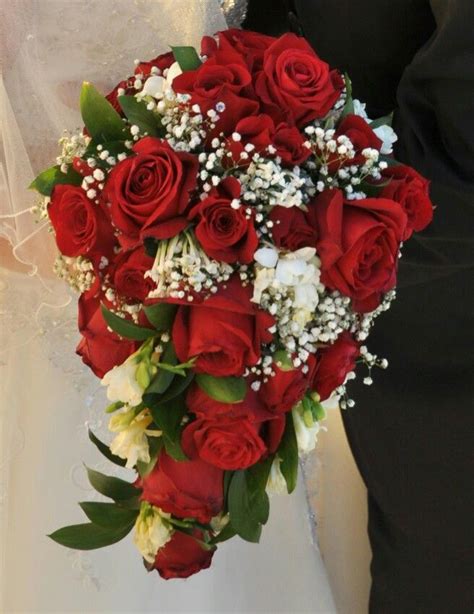 Magnifiquebouquet De Roses Rouges Disney Wedding Bride Bouquets