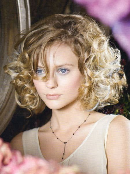 The interesting fact is that initially, the bob hair cut was worn by girls with short hair. Short Curly Hairstyles 2013 | Fashion Trends Styles for 2020