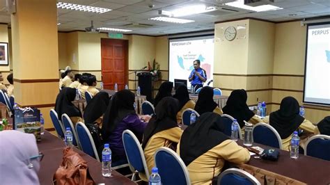Kolej melayu kuala kangsar (english: Lawatan Akademik dari Kolej Vokasional Kuala Selangor ...