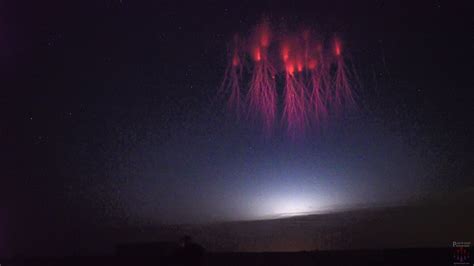 This Photographer Hunts For Rare Red Sprites Above Thunderstorms Nature