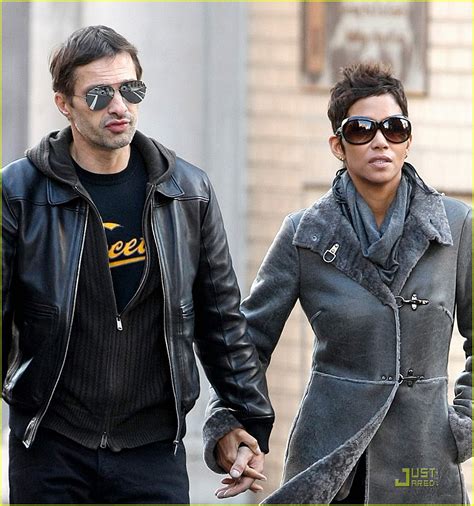 Halle Berry And Olivier Martinez Smiley Stroll In Nyc Photo 2496861