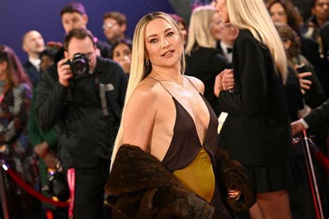 Kate Hudson Deep Cleavage And Sideboobs At Knives Out Premiere
