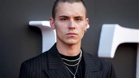 Aron piper is one of the stars of netflix's teen drama elite. Arón Piper, de 'Élite', muy sexi para una campaña de ropa ...