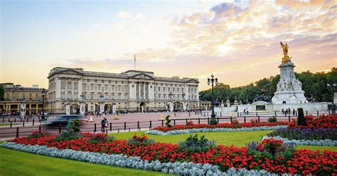 However, a small amount of extra storage space is allowed for auxiliary variables. Buckingham Palace and State Rooms: Visite en petit groupe ...