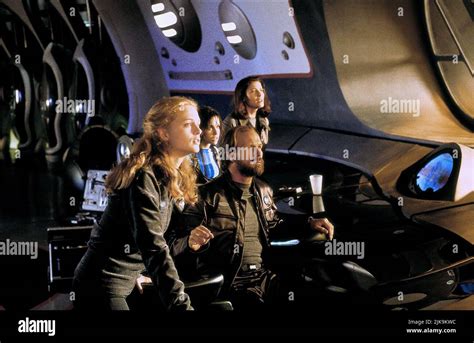Heather Graham Lacey Chabert William Hurt Mimi Rogers Film Lost In Space Usa