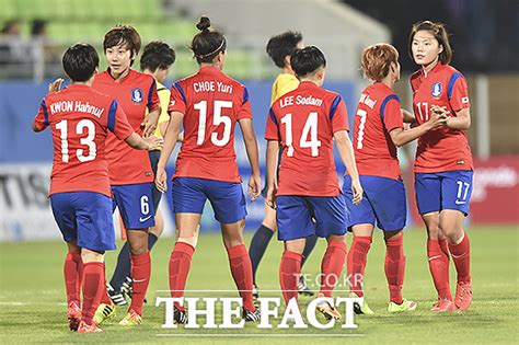 쿠키뉴스 특별취재팀이 직업계고 교육 현실을 고발하고 사회 관심을 촉구한 '열여섯의 책임, 직업계고' 기획 보도가 '2021 인터넷신문 언론대상' 보도 부문 수상작에 선정됐다.한국인터넷신문협회(인신협)은 28 축구 한국 vs 시리아 사우디아라비아 인도 '완승'…누리꾼 ...