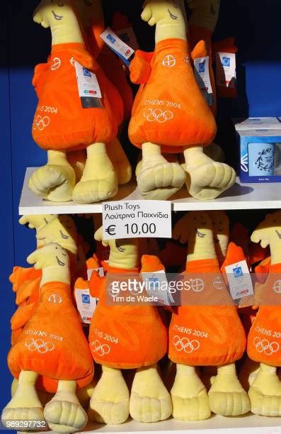 Mascotte Olympique Photos And Premium High Res Pictures Getty Images
