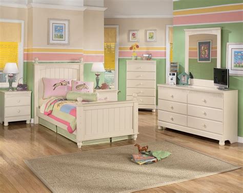 Best White Wood Children Bedroom Sets With Laminate Flooring And Gree