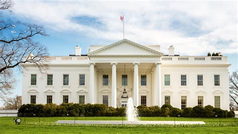 This is the white house it is life size and has everything the real white house has in it. USA: Weißes Haus wird wieder geöffnet
