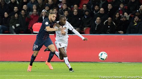 Ricardo domingos barbosa pereira (born 6 october 1993), known simply as ricardo, is a on 16 april 2013, before the season was over, ricardo agreed to join fc porto on 1 july, moving alongside. Mercato : Le PSG encore cité pour Ricardo Pereira, Porto ...