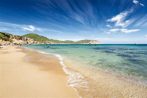 Playa Es Figueral En Santa Eulalia En Ibiza Experiencias Turismo Actividades Sólo Para Ti