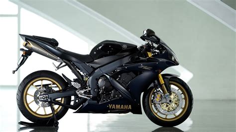 Yamaha Yzf R1 Black Yamaha Motorcycle Reflection 4k Hd Wallpaper