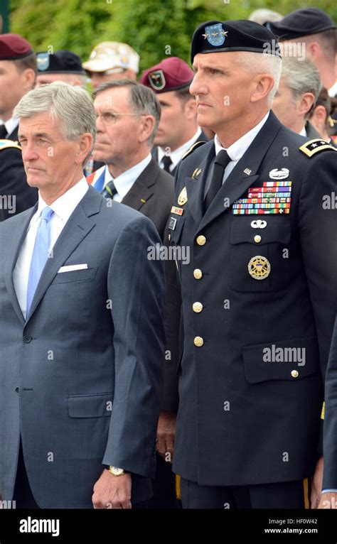 Us Army Secretary John Mchugh And Lt Gen Mark Hertling Commanding