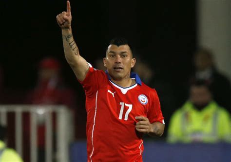 Gary alexis medel soto (spanish pronunciation: » El 'Pitbull' las hace todas: Gary Medel cantó su tema ...