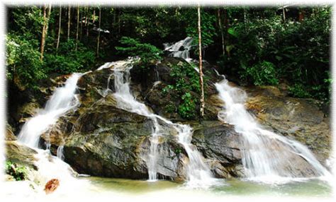 The kanching rainforest waterfall is set amidst a huge forest reserve with five hectares of area. Kancing Waterfalls ~ Places to Visit in Kuala Lumpur