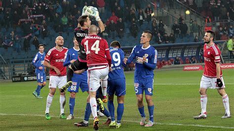 17:30 piast gliwice podejmie wisłę kraków. Zobacz zdjęcia z piątkowego meczu Wisła Kraków - Piast ...