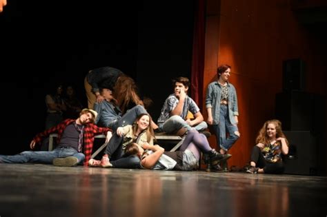 Bangó margit jelenleg unokájával, tinával és a lány férjével, emilióval osztja meg budapesti házát. Képzelt riport egy amerikai popfesztiválról musical ...