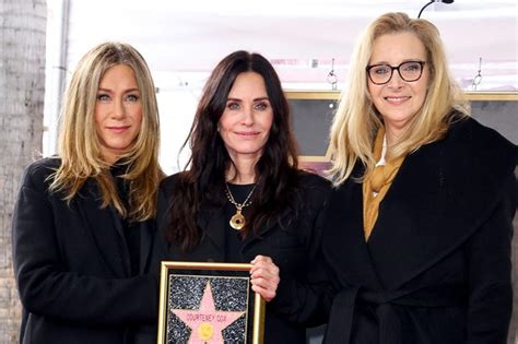 Friends Reunion As Courteney Cox Celebrates With Jennifer Aniston And
