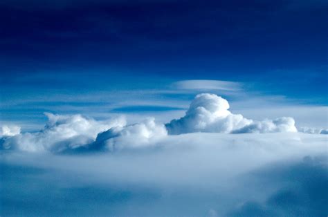 飛行機から見た雲の上001｜雲・空の無料写真素材・フリー画像 デジタル＠備忘録
