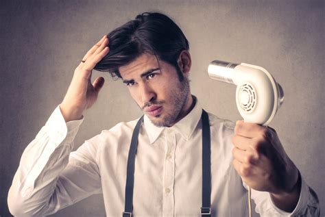 La cura dei capelli per l'uomo - Accessori o cosmetici per la rasatura