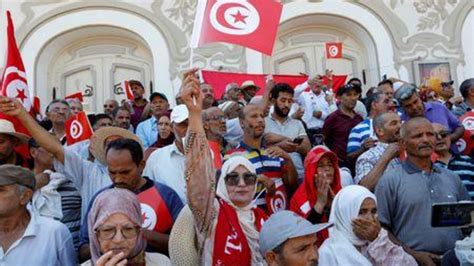 المئات يحتجون على استفتاء دستور تونس Swi Swissinfoch