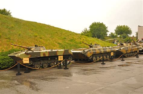 Tanks Outside The Museum Of The Great Patriotic War Of 194 Flickr