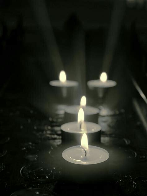 Kerzen dürfen heute in keinem haushalt fehlen, denn sie vermitteln uns mit ihrem sanften. Pin by Zumar Zulifqar on Trauer in 2020 | Candles, Tea ...