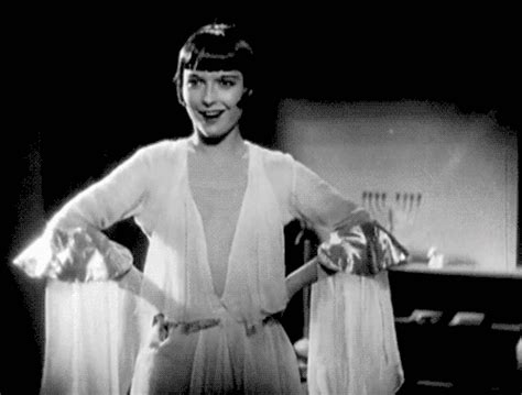 L Allure Gar Onni Re A Gif Of Louise Brooks Smiling And Laughing
