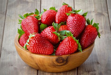 6 Sweet Things To Do With Strawberries Lose Baby Weight