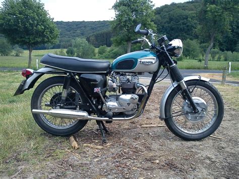 History of the triumph tiger 100 plus a look at a tiger 100c. 1968 Triumph T100R Daytona Classic Motorcycle Pictures