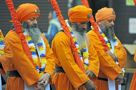Institusi agama memainkan peranan penting dalam pembangunan agama india yang juga cara untuk mendirikan akhlak yang berjaya di setiap langkah mereka. UTHM ETNIK: Sejarah Kedatangan Etnik Sikh Di Malaysia
