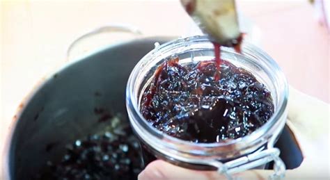 La marmellata di mele cotogne è un prodotto tipico siciliano, che si prepara tradizionalmente in autunno, tra settembre e ottobre. MARMELLATA DI CIPOLLE ROSSE FATTA IN CASA DA BENEDETTA ...