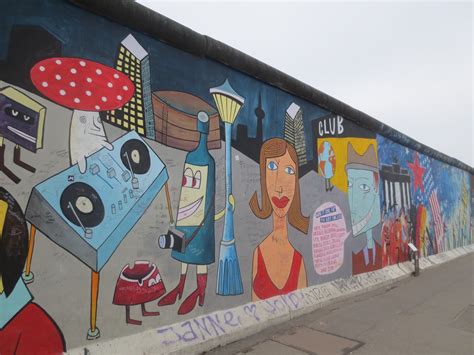 Street Art Sur Les Vestiges Du Mur De Berlin Dans Les Diagonales