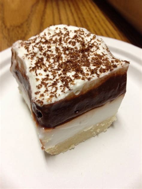 Chocolate haupia pie is a hawaiian dessert favorite. Chocolate Haupia Pie for a Crowd | Haupia pie, Chocolate ...