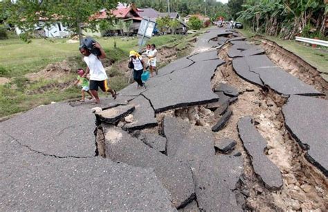 philippines hit by 7 0 magnitude earthquake tsunami warning in indonesia palau for brief while
