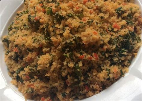 The moringa leaves (zogale in hausa)carrots, greeen pepper oils and the rice makes it all complete. Dambun shinkafa mai Alayyahu girki daga Fatima muh'd bello - Cookpad