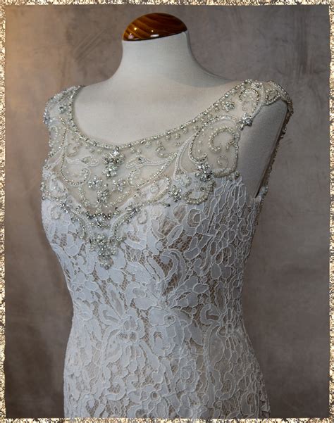 Brautkleider im glitzer, pailletten und metallics look. Brautkleid von Eternity London - Gr. 38 | Die ...