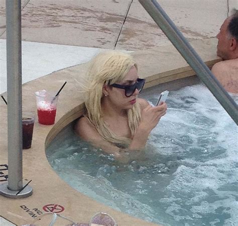 Amanda Bynes Lets Loose In A Jacuzzi During A Trip To Atlantic City