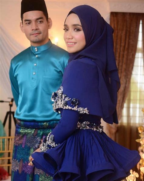 Siap kukus, angkat & potong mengikut citarasa masing² 5. MOshims: Kad Kahwin Hitam Putih
