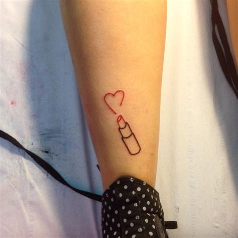 13 adorable lipstick tattoos that ll take your makeup obsession to the next level tatuagens de