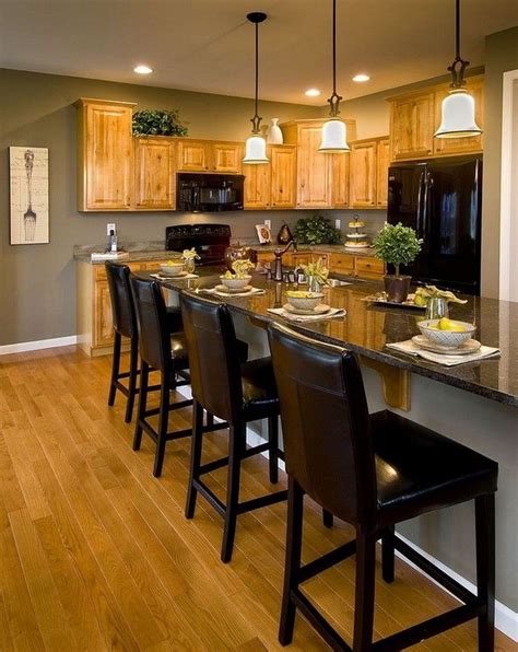 If you have dark wood cabinets, try a color palette that brings out the warmth in the wood. 35+ Beautiful Kitchen Paint Colors Ideas with Oak Cabinet ...