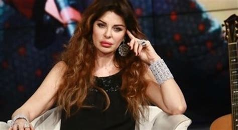 Presentatrice televisiva , speaker radio,opinionista ,attrice , cantante, scrittrice, autrice. Alba Parietti furiosa con la giuria di Ballando: «Merito ...
