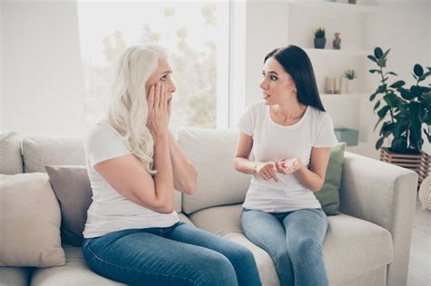 Madre E Hija Discutiendo Foto Premium