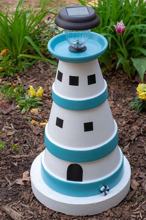 By chance i was looking through a tool catalog that i got from of all places. Projet de jardin phare bricolage pot en terre cuite | Diy ...