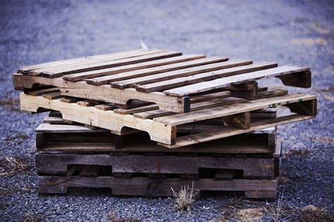Finding Wood Pallets for DIY Projects