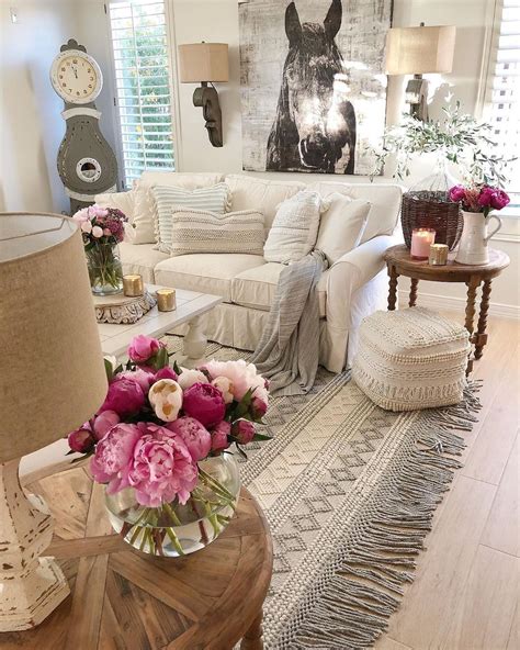 Love This Cozy Livingroom The Fresh Flowers Add A Gorgeous Pop Of
