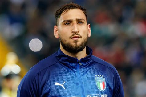 Juli 1990 in castellammare di stabia) ist ein italienischer fußballtorwart, der seit 2017 wieder bei seinem jugendklub ac mailand in der serie a unter vertrag steht. Im Sommer ablösefrei: 10 Top-Spieler, deren Verträge 2021 ...