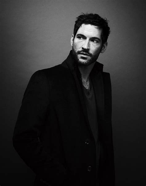 He has over 2.4 million followers on his instagram. Tente passar por essa página sem se derreter por Tom Ellis ...