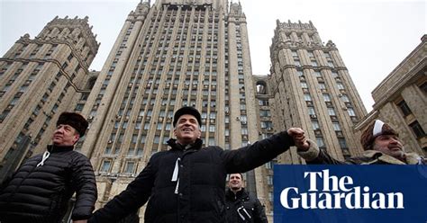 Human Chain Protest Targets Vladimir Putin World News The Guardian