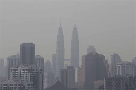 On social media, an image showing much lower readings in malaysia than singapore seemed to suggest there was a disconnect between how each country measures haze. Haze is back in Malaysia | GetDoc Says